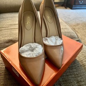 Women Nude Patent Leather Pumps
